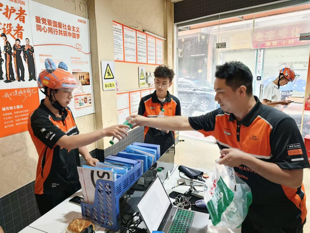 跑外卖也能出“状元”！广州新就业群体获评劳模_腾讯新闻