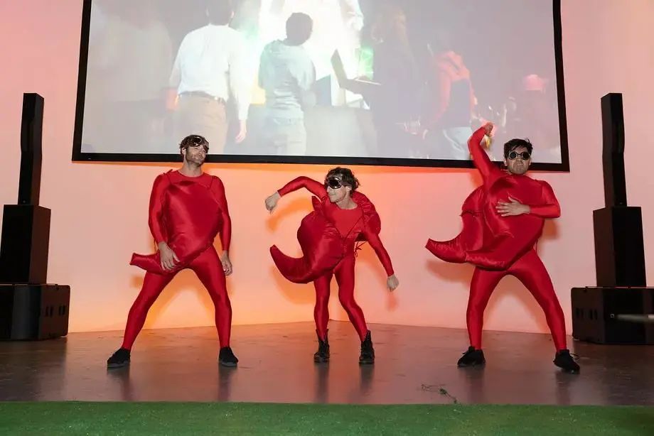 1987年,他在刚刚创立的parallax公司工作了不到三个月就离职了,但是这