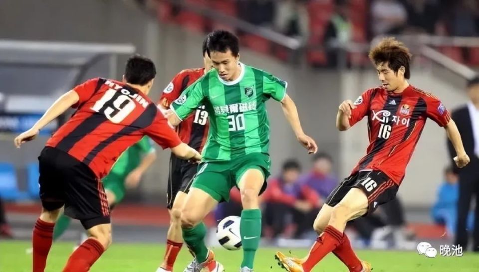 吴伟现在是浙江预备队助理教练,谢志宇和门将姜波已经退役.