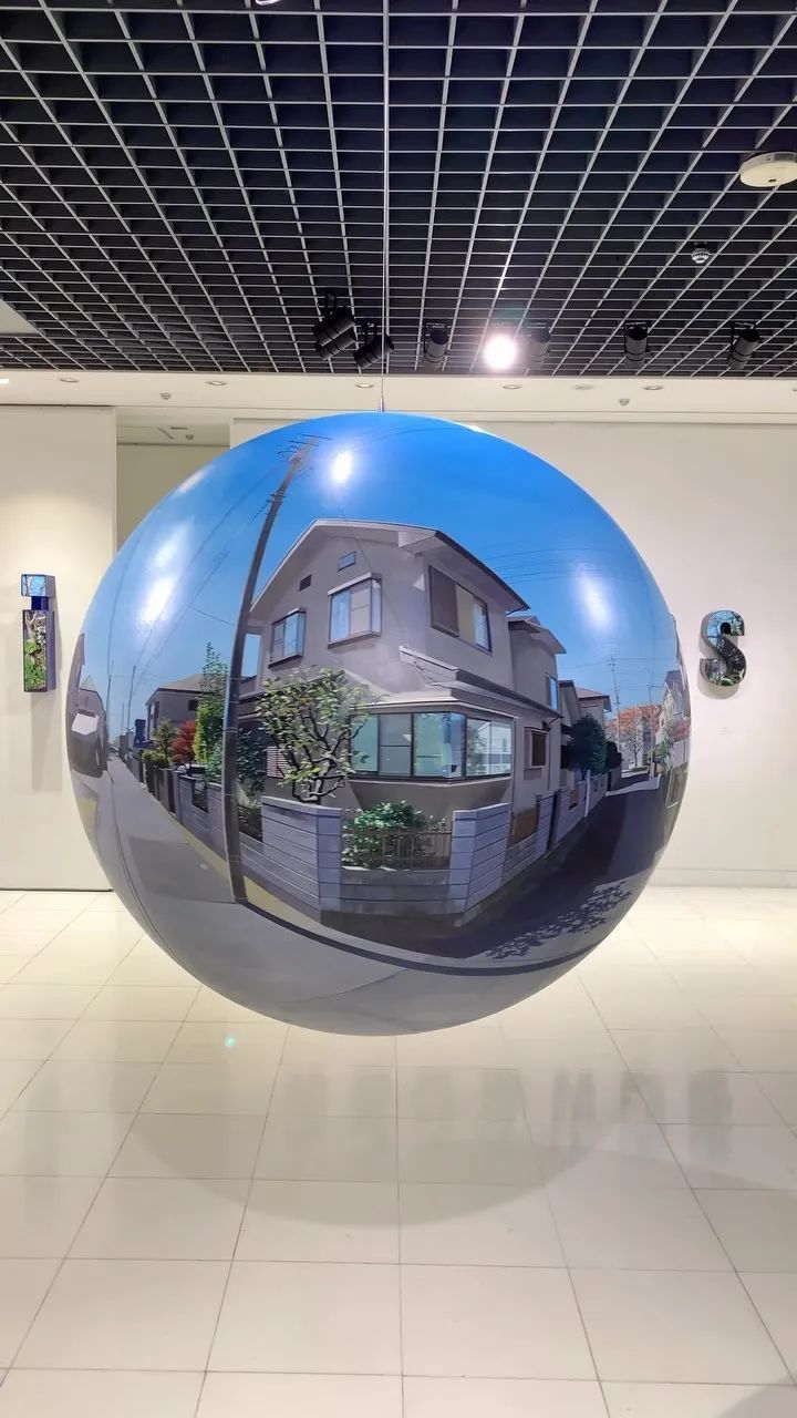 日本艺术家的疯狂创意,在球上画画,空间感绝了_腾讯新闻