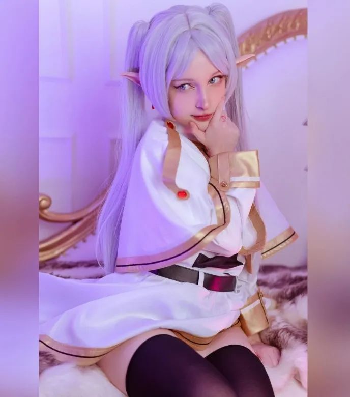 德妹cos《蜘蛛侠》格温 胶衣兔女郎高衩网袜性格倍增_腾讯新闻