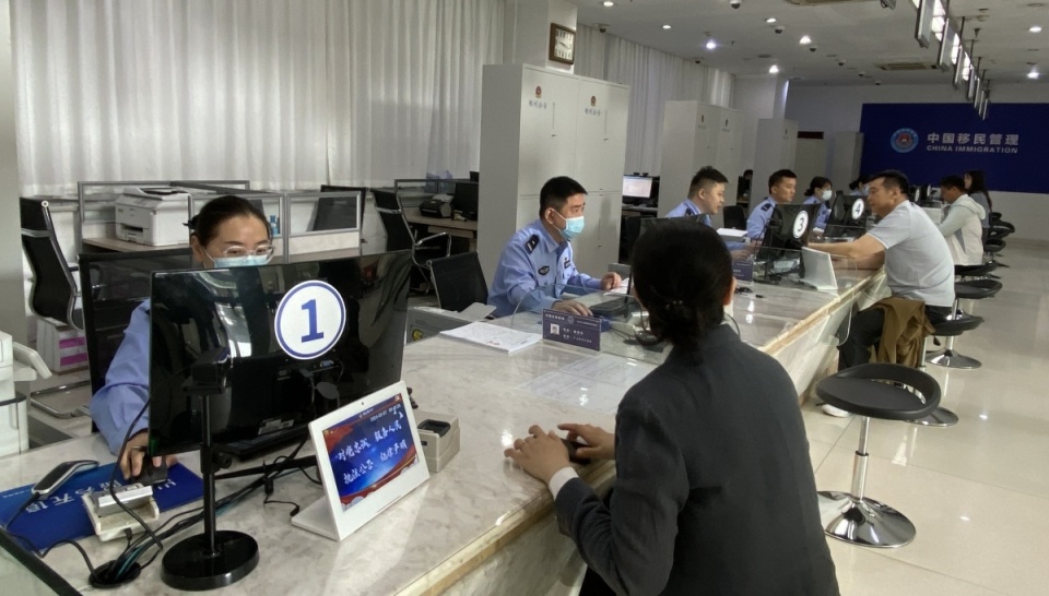 @郑州人！出入境证件换发补发可“全程网办”，附全市办理点_腾讯新闻