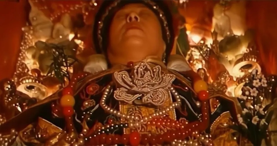 清东陵被孙殿英盗挖后,慈禧太后口中被盗走的夜明珠现今在何处?