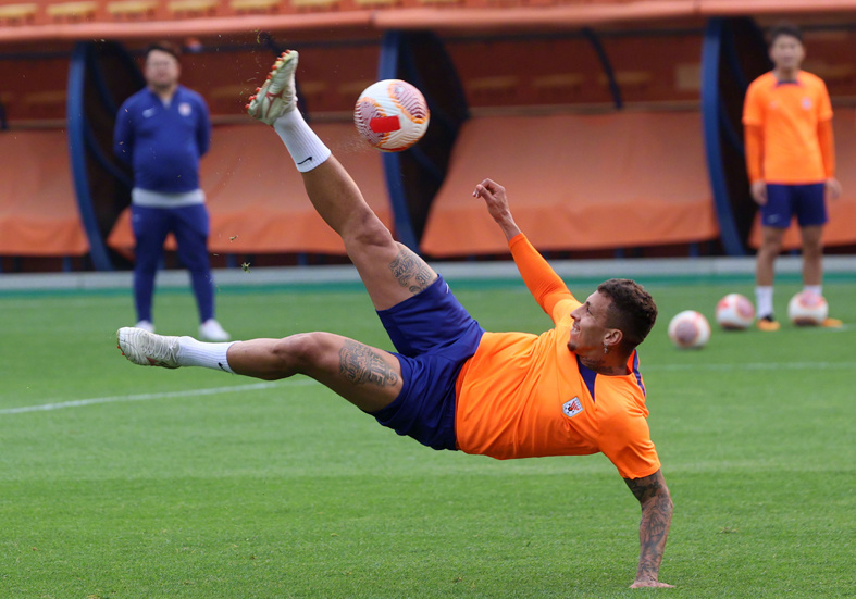 莱昂纳多进球 孙国文助攻,可就炸了!二雷别独了,小德和老贾谁绝杀?