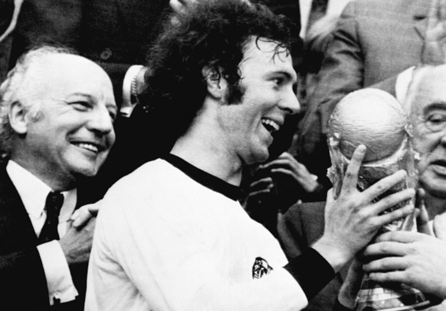 上一代绝代双骄天堂再聚首皇帝贝肯鲍尔和飞人克鲁伊夫