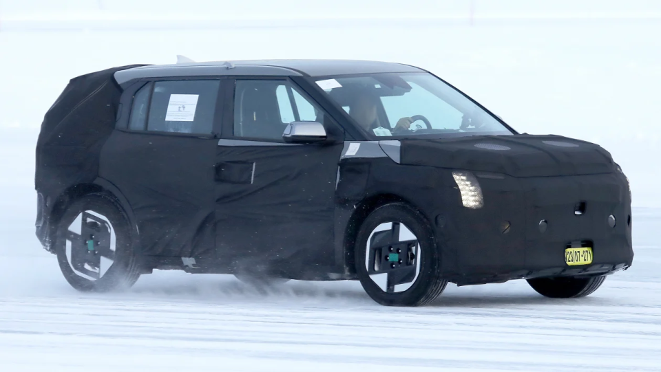 将于今年夏天首发,起亚ev3测试谍照曝光_腾讯新闻