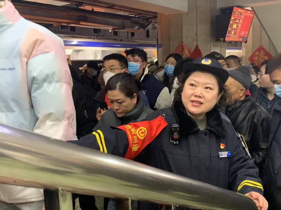 雍和宫站值班站长杨红燕退休前最后一个春节岗