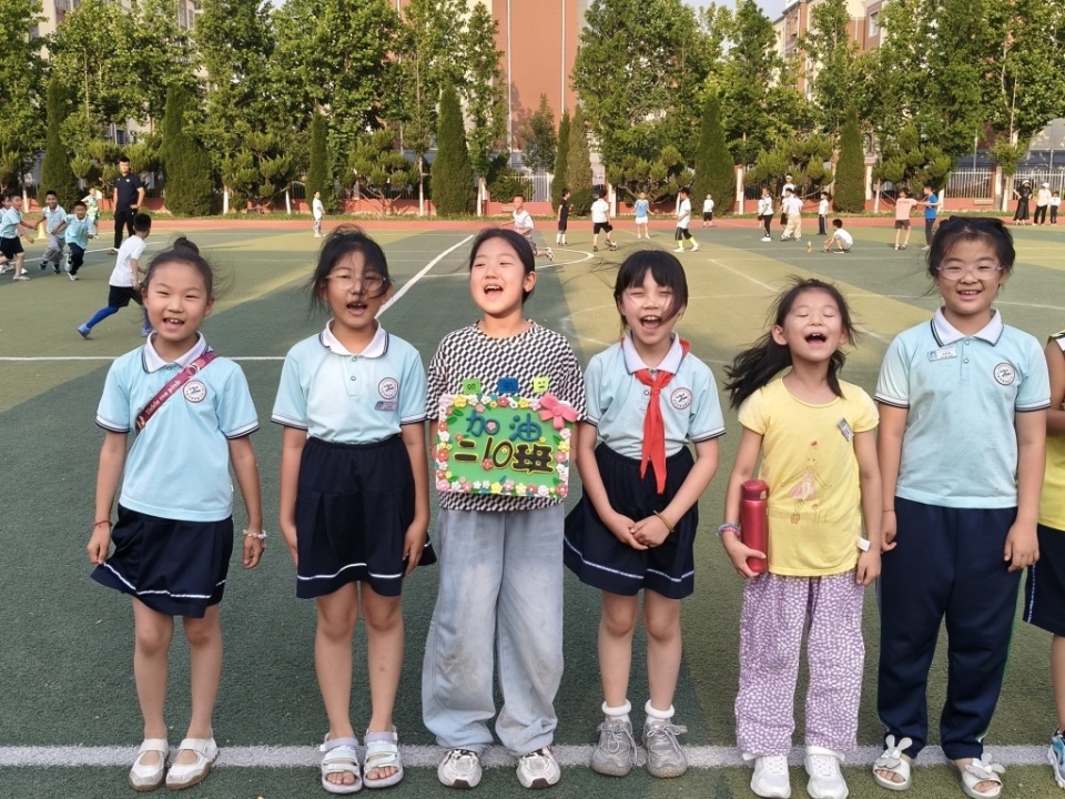 平度市南京路小学"校长杯"足球比赛圆满落幕