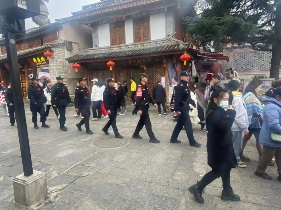 大理市对大理古城旅拍行业拉客揽客乱象开展集中整治_腾讯新闻