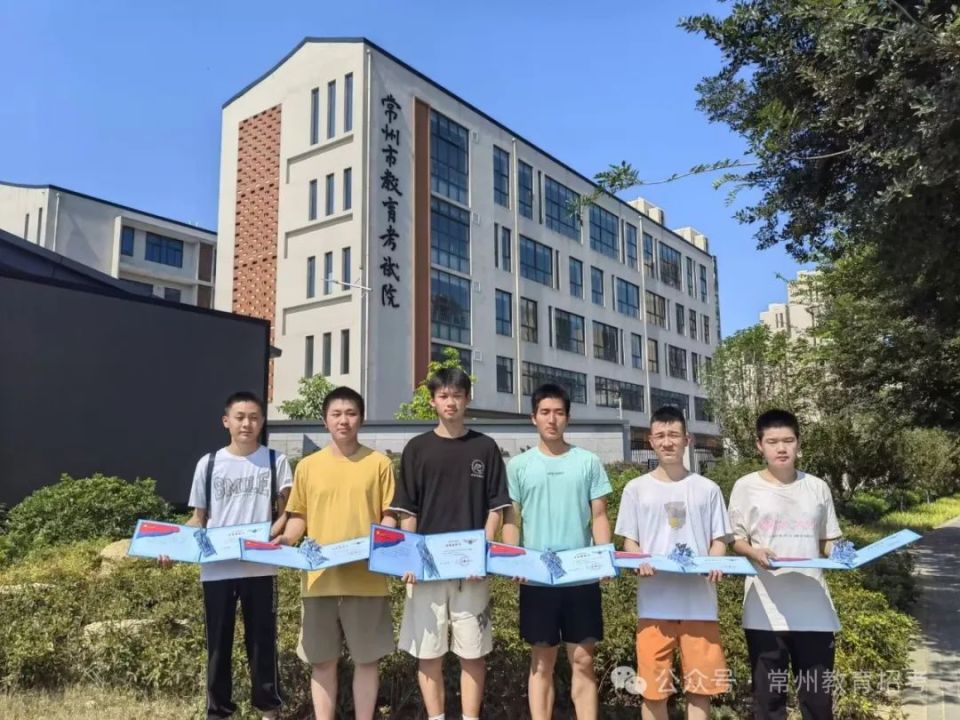 常州6位小伙坐着"运-20"去上学啦!