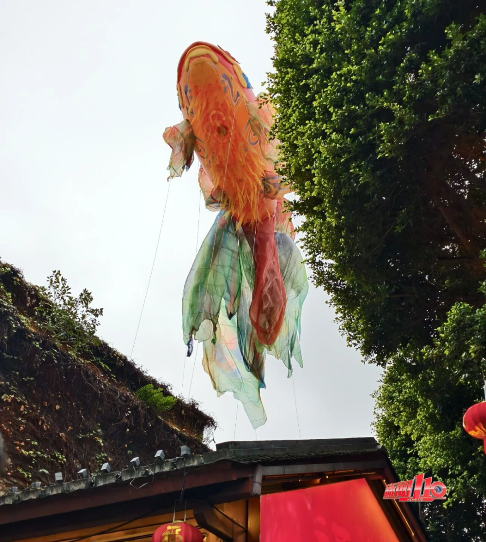 福州三坊七巷上演非遗嘉年华，巨型福鱼点亮元宵夜_腾讯新闻