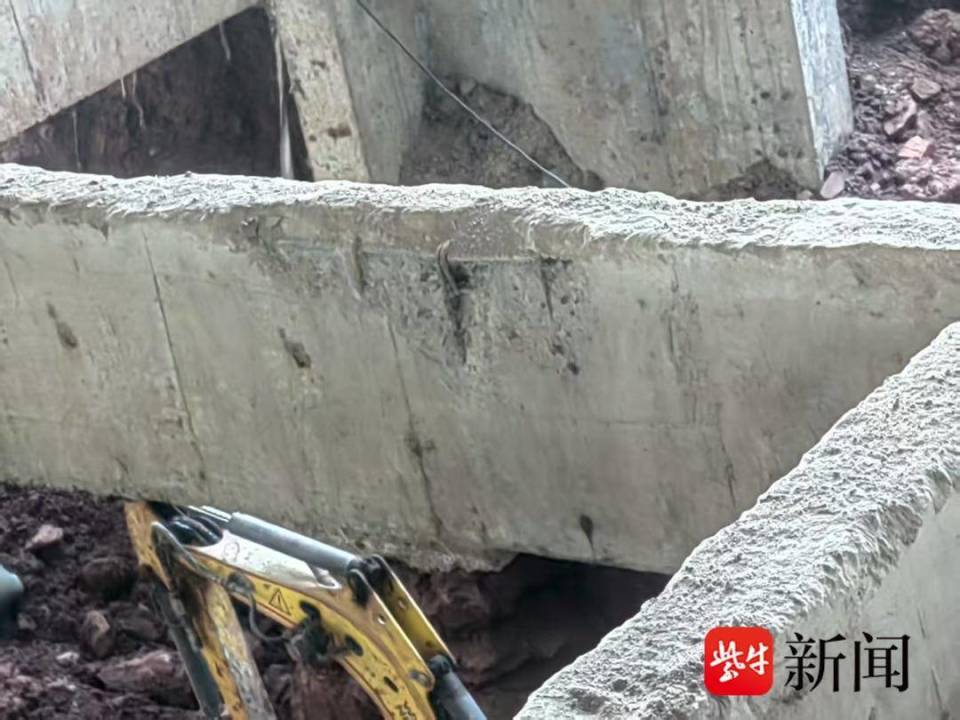 紫牛热点｜安徽霍山县一小区被业主私挖近300平地下室致多家房屋开裂！当地称：已回填加固，当事人被逮捕_腾讯新闻