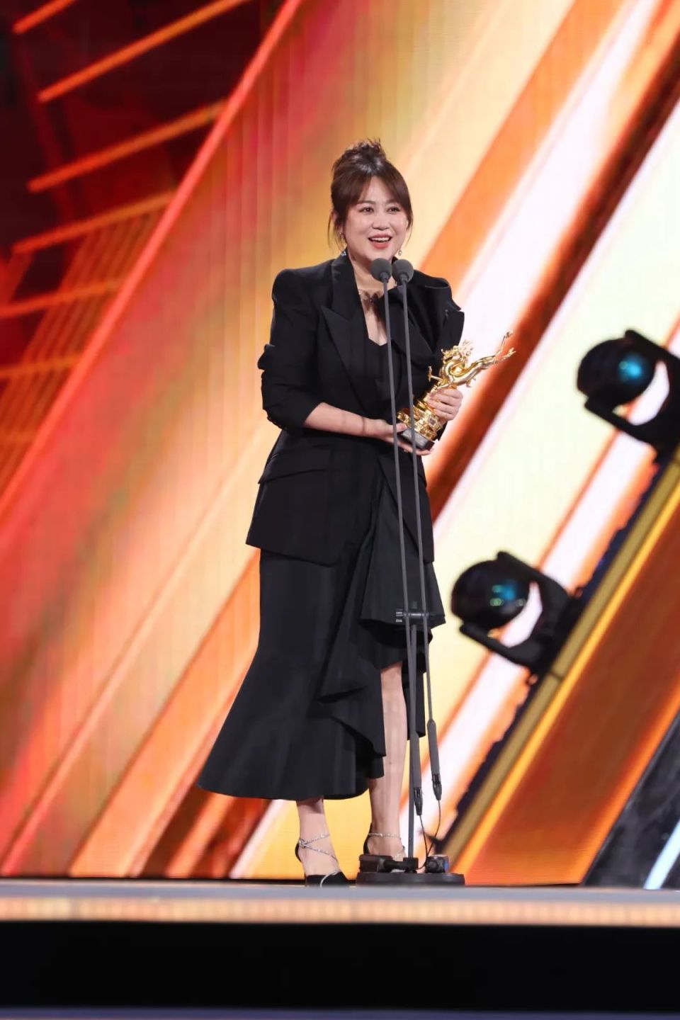 电影频道m榜荣誉盛大揭晓 张艺谋成龙黄渤马丽等影人获殊荣_腾讯新闻