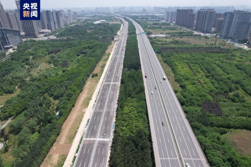 "进度条"拉满 连霍高速辅道快速通道建成通车