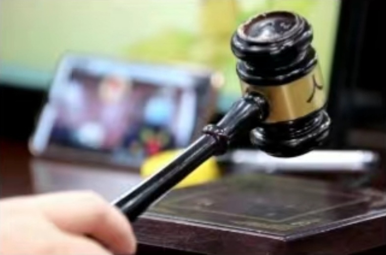无端遭打后反抗持刀划伤对方水果摊主被认定正当防卫不承担民事责任
