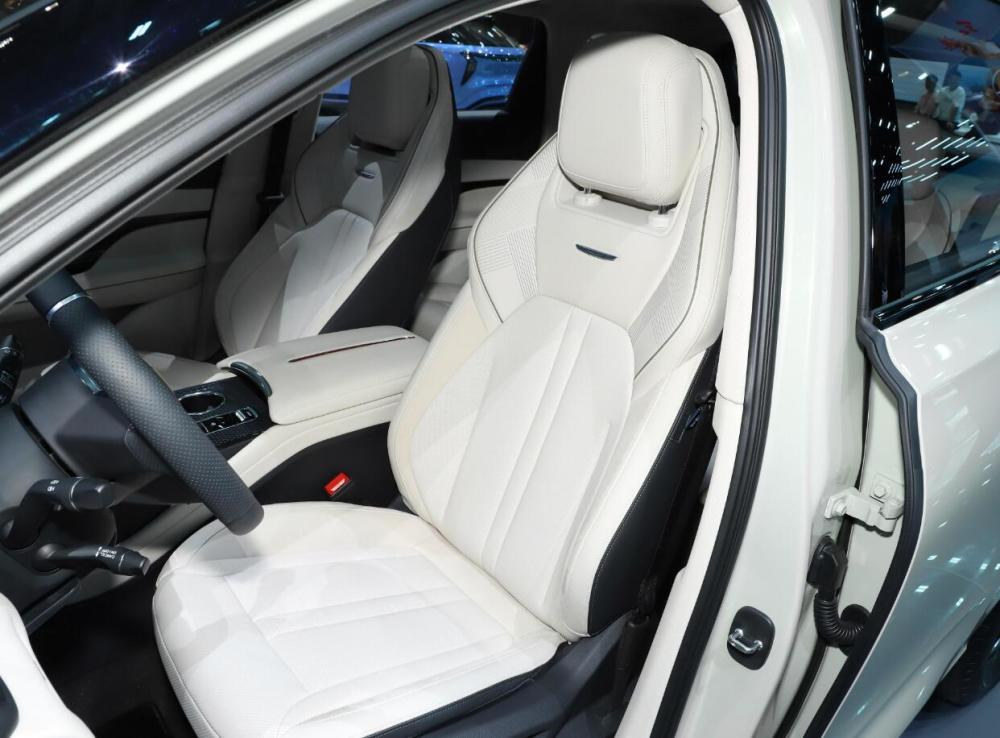 新增混动总成将于7月份上市全新红旗hs3上海车展实拍图曝光