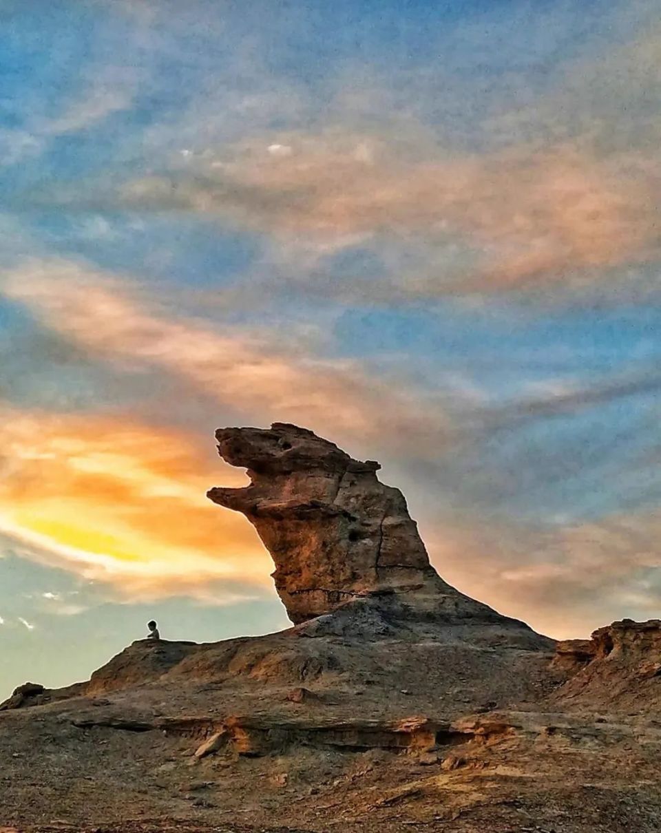 (图片来源于克拉玛依市文体旅游局微信公众号)"狼嚎山"位于克拉玛依区