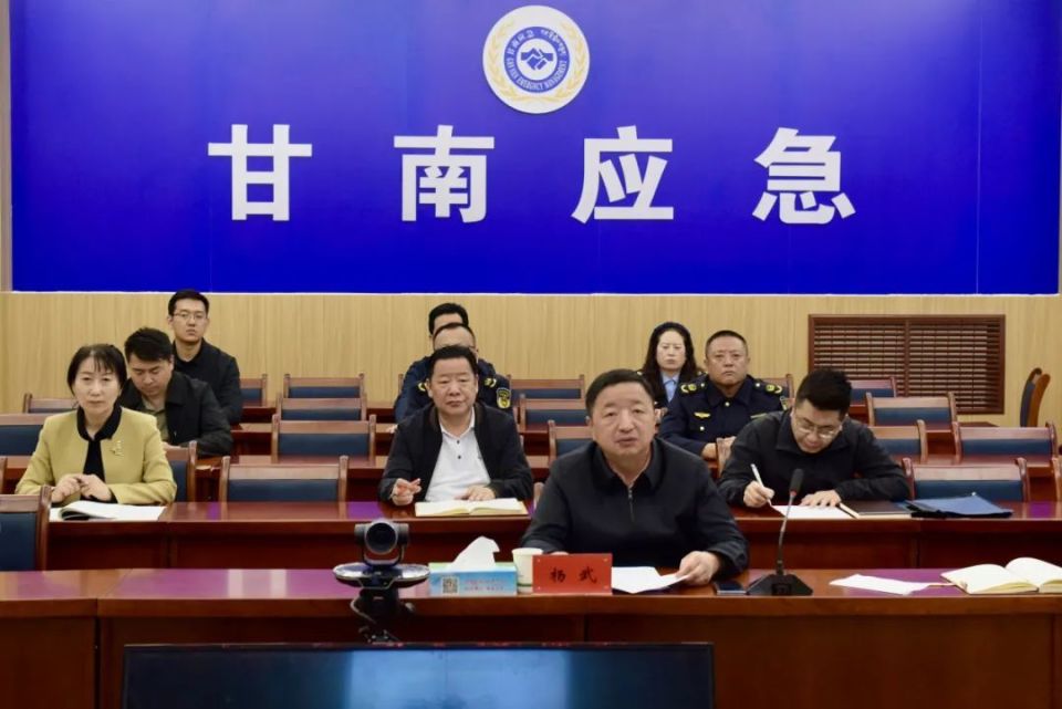 杨武在州应急管理局指挥中心调度防汛减灾工作