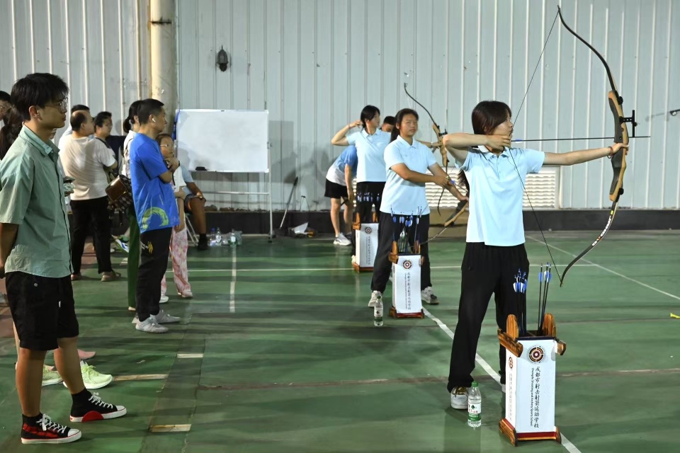 大运冠军带你“百步穿杨” 这场射箭活动掀起“世运热”