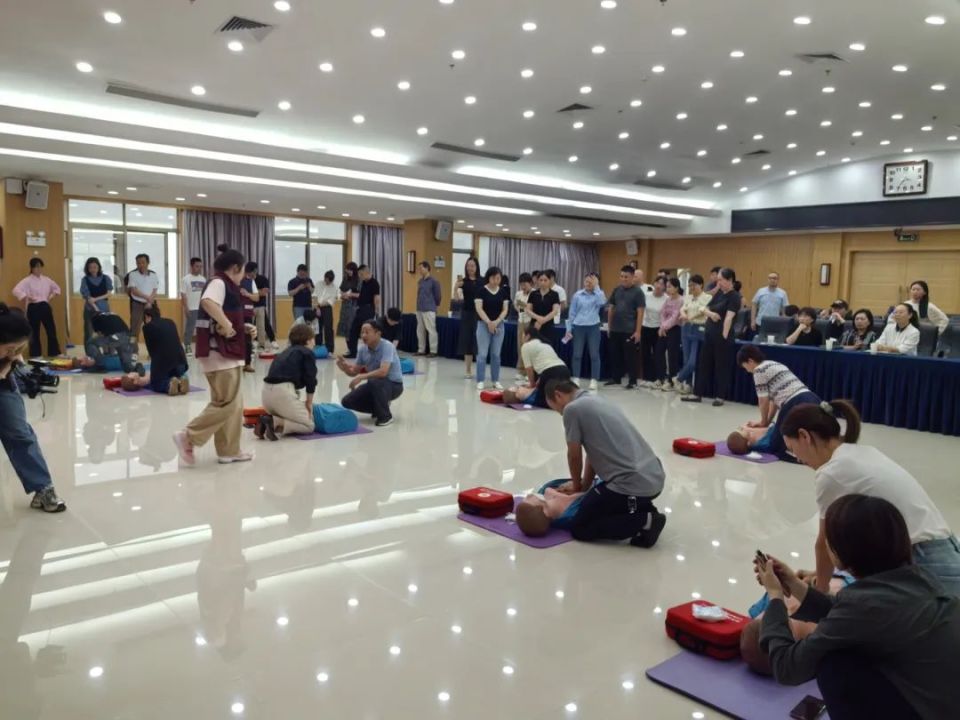 应急救护进机关,上好"生命必修课"