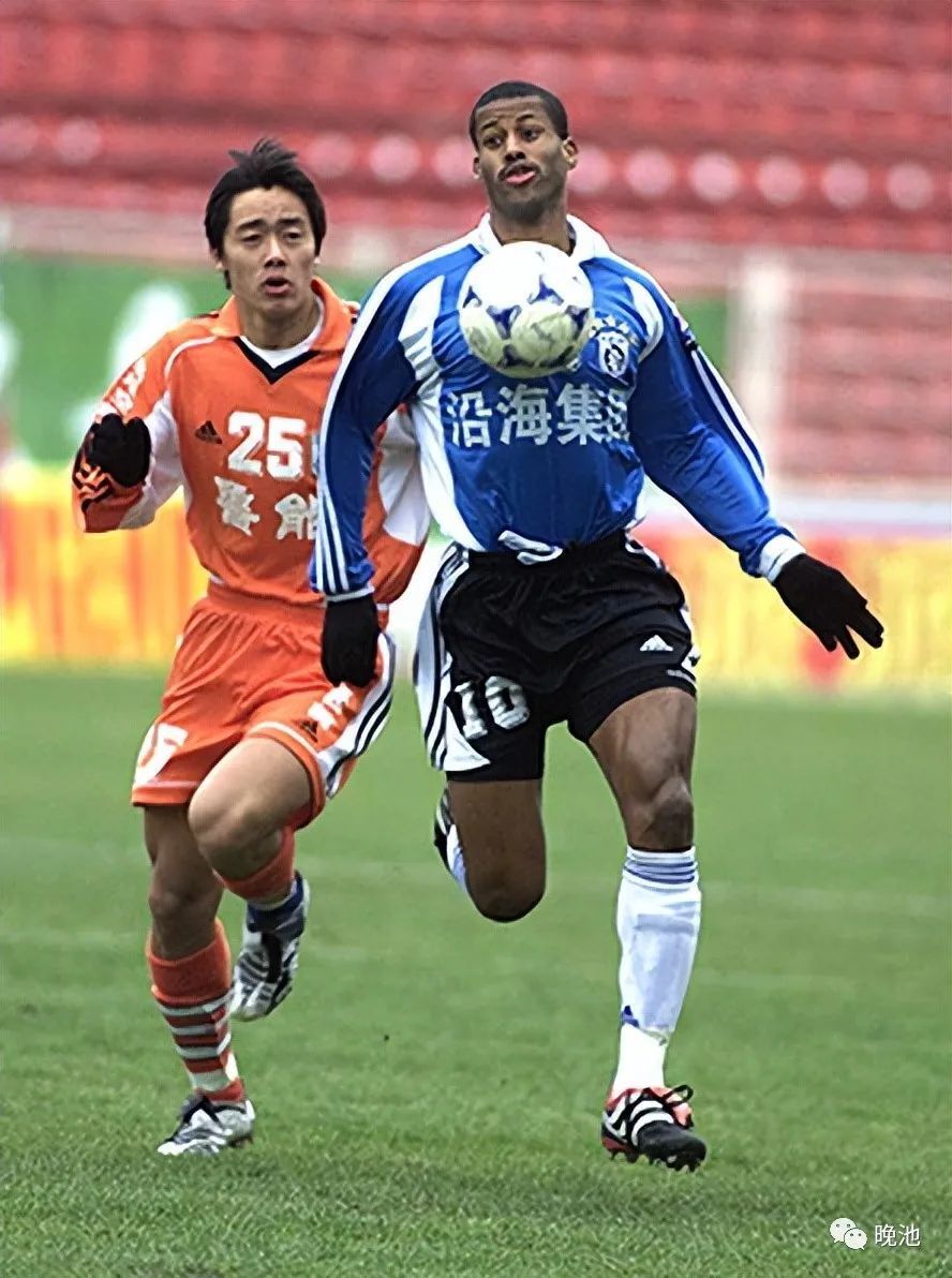 大连足球史上今天2001年实德23山东鲁能甲a提前夺冠被迫推迟12月2日