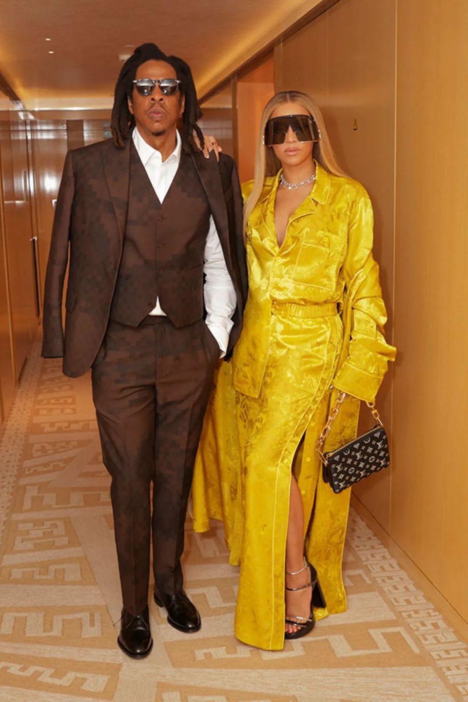 菲董的LV首秀上演马赛克、刘雯亮相Ami，巴黎男装周不缺看头！-腾讯新闻