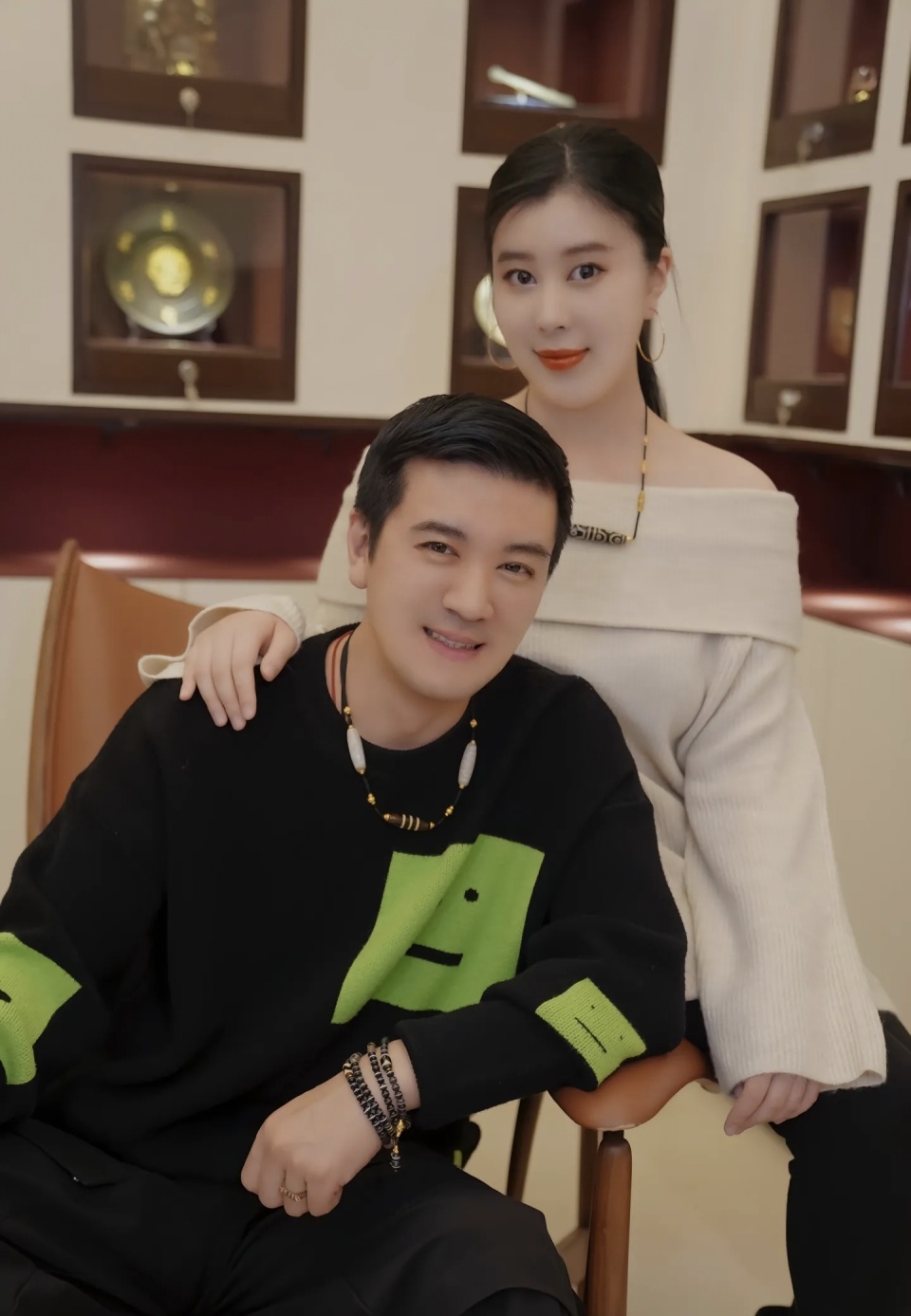 杨子和21岁女儿同框,杨海润长相大气像港星,被赞美过后妈黄圣依_腾讯