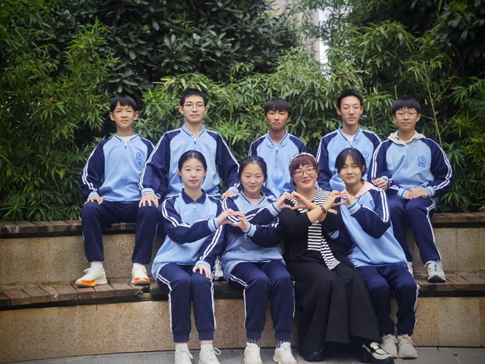 郑州高新区实验中学:生活导师李晓娜 仁爱之心传温暖_腾讯新闻