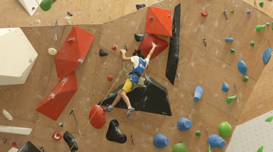 国家青年攀岩集训队在6月底选拔了90名预备运动员,即将代表中国参加