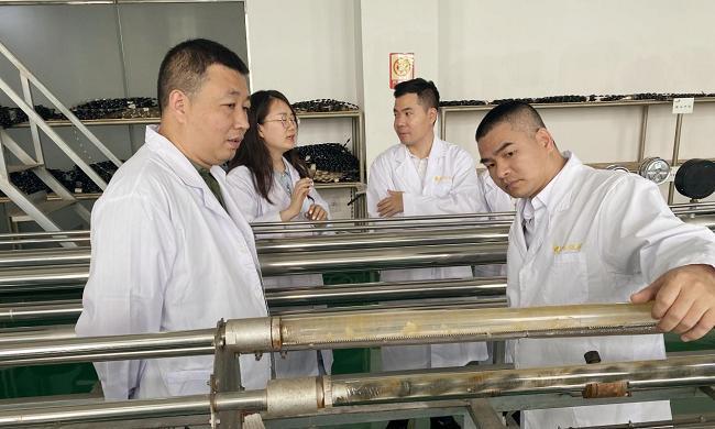座谈会上,曾荣良对越南客户考察团一行的远道而来表示热烈欢迎,并对环