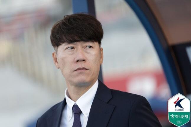 水原FC主帅：上半场结束后，外援要求我把不想踢的人换下去