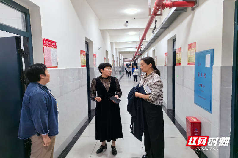 调研组一行先后到临武职中,临武县玉潭学校,临武二中,临武一中等地