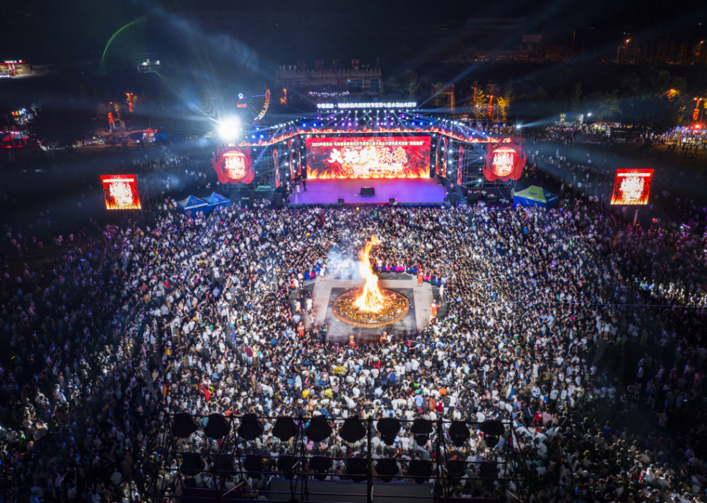 常态化举办"小凉山采茶节""小凉山火把节""小凉山彝历新年""妞妞吙"