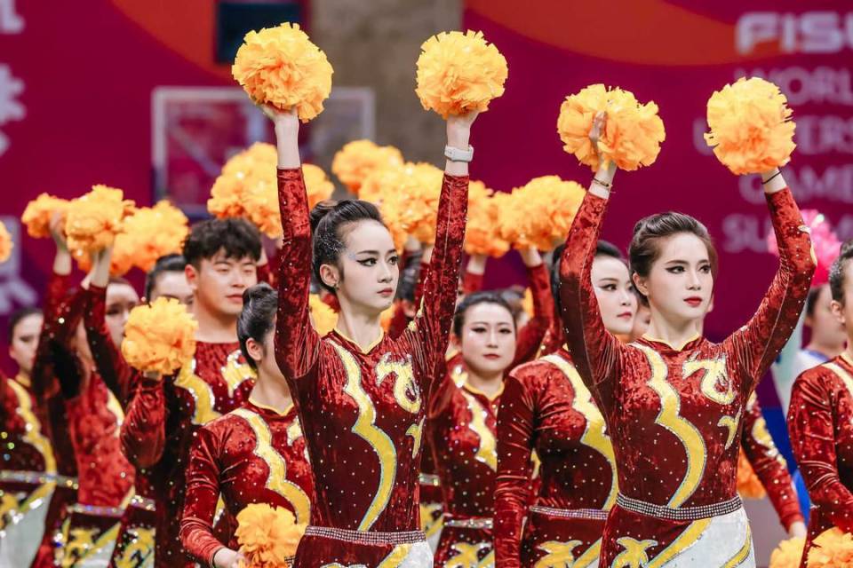 青春之舞铸就奋斗底色成渝双城上千名职工比试啦啦操