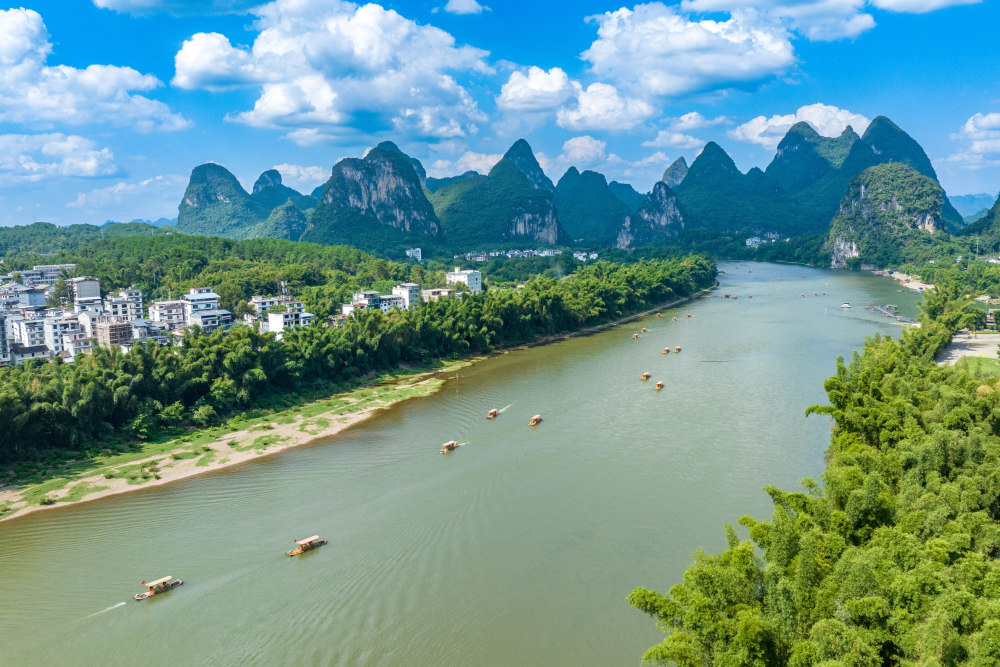 泛舟漓江 乐享清凉