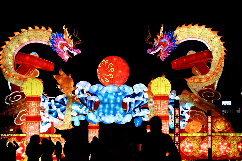 彩灯璀璨迎新春_腾讯新闻