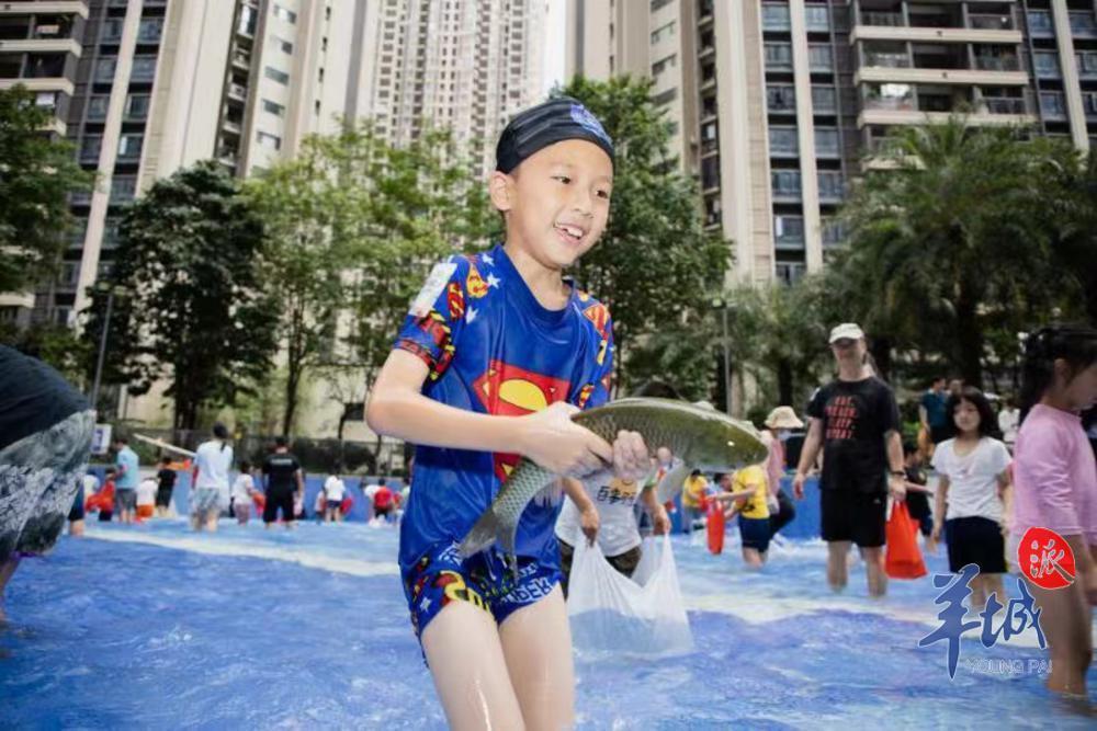 【图集】夏日炎炎,一起摸鱼!广州这一社区泳池活动受热捧_腾讯新闻