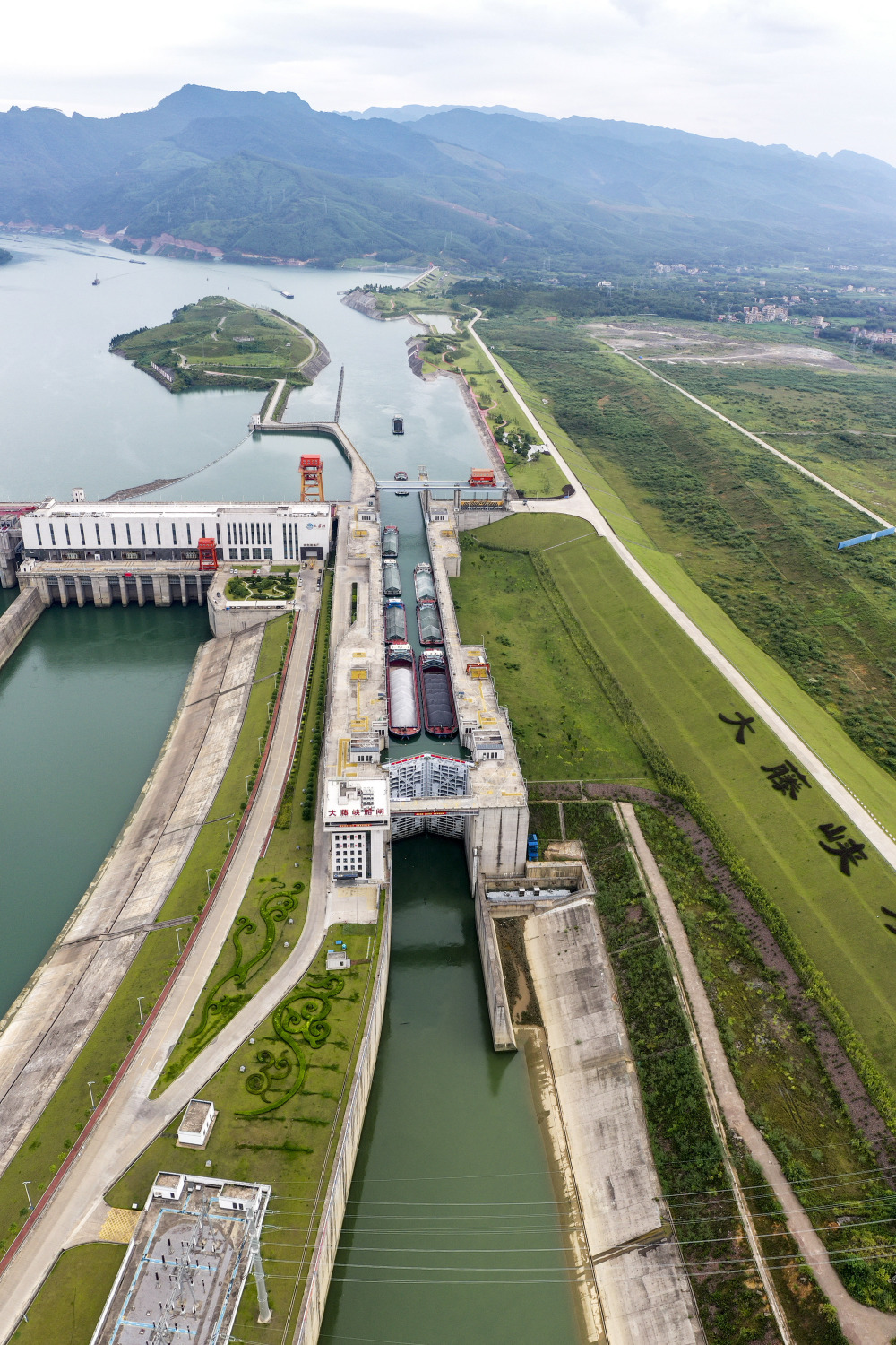 大藤峡水利枢纽位于广西桂平市的黔江河段,于2014年开工建设,是国家