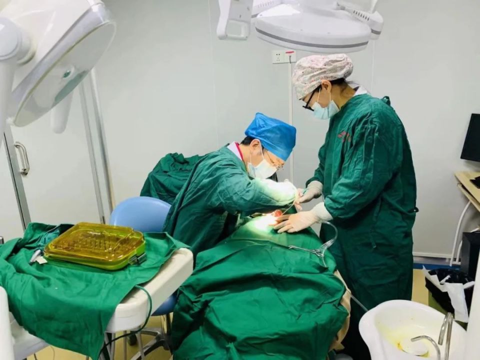 黄一鑫:情满红土,爱洒故乡,用行动诠释医者仁心