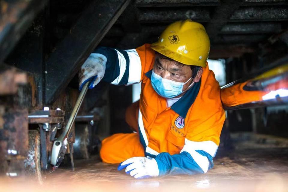 东西湖区环卫工罗善善荣获全国“十佳环卫人”，环卫工匠6年为国家节省300余万元