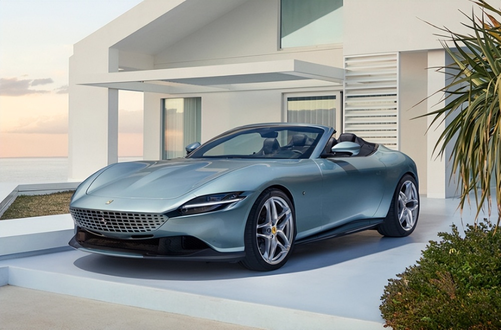 软顶敞篷版法拉利romaspyder