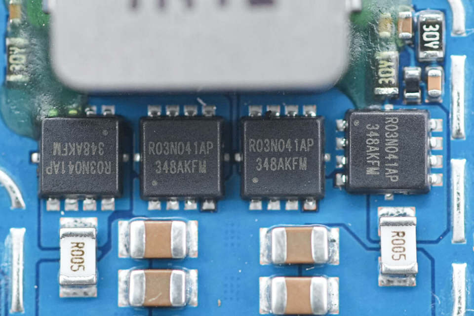 大品牌背书可以闭眼买吗?三星10000mah无线充电移动电源拆解