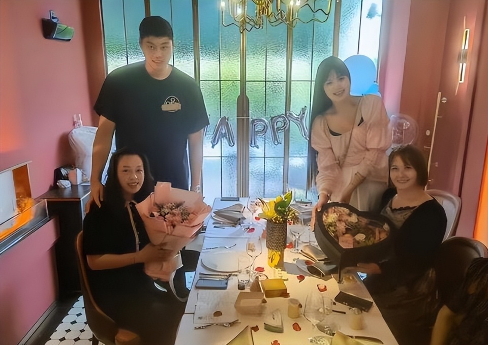 什么眼光李月汝前男友找到新欢身高仅1米63两人差55公分