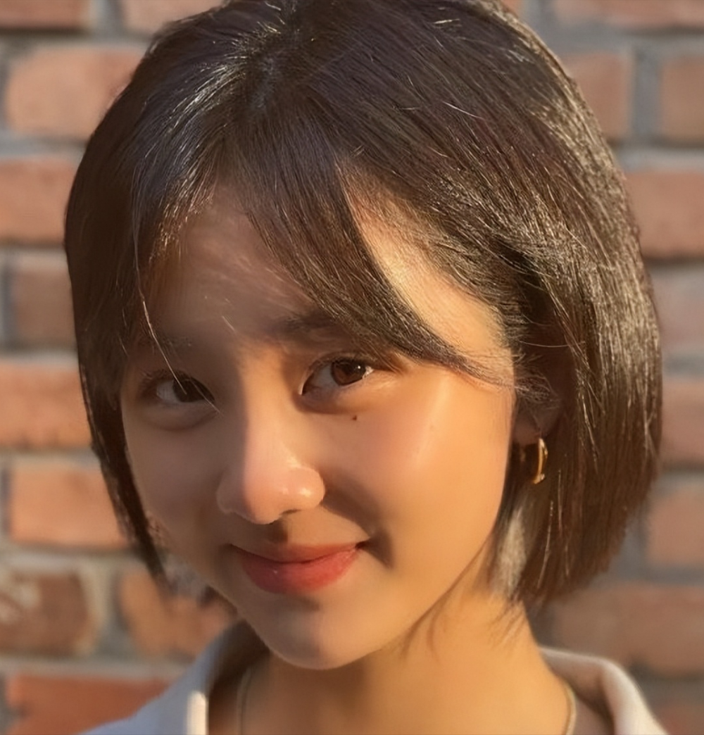 这是黄磊18岁的女儿黄多多?装扮也太成熟了吧!真是女大十八变