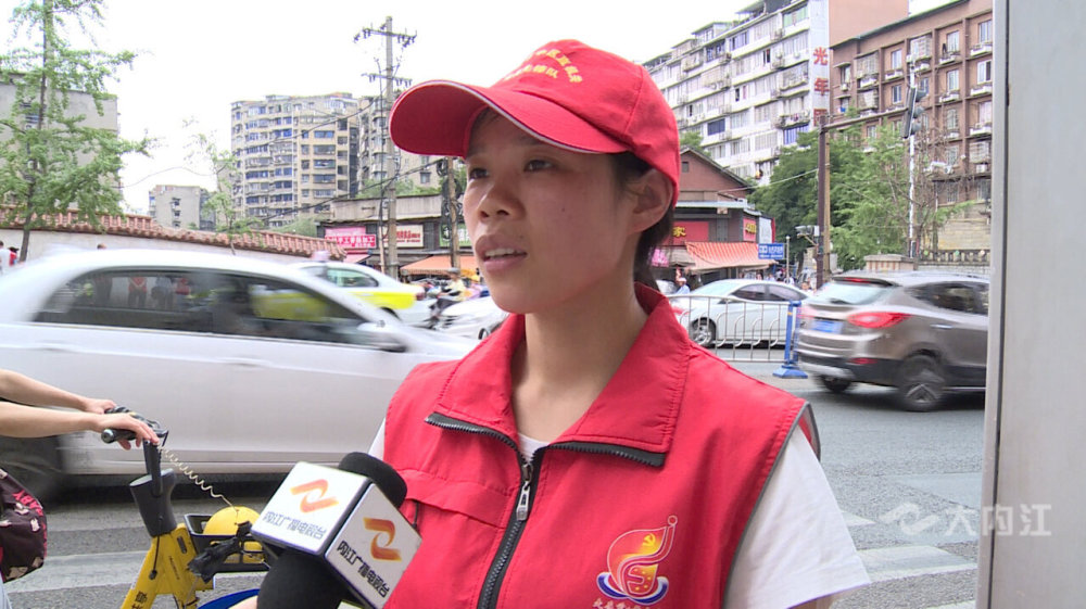 市中区文明劝导员创文风景线