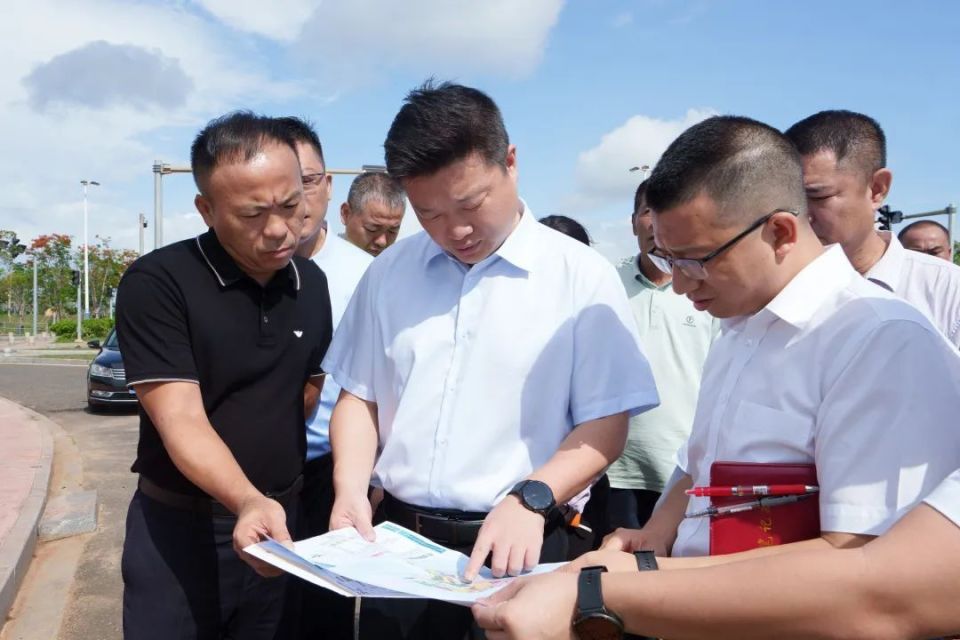 吴海峰以"四不两直"方式调研和平农贸市场,山牛港和海洋生态环境保护