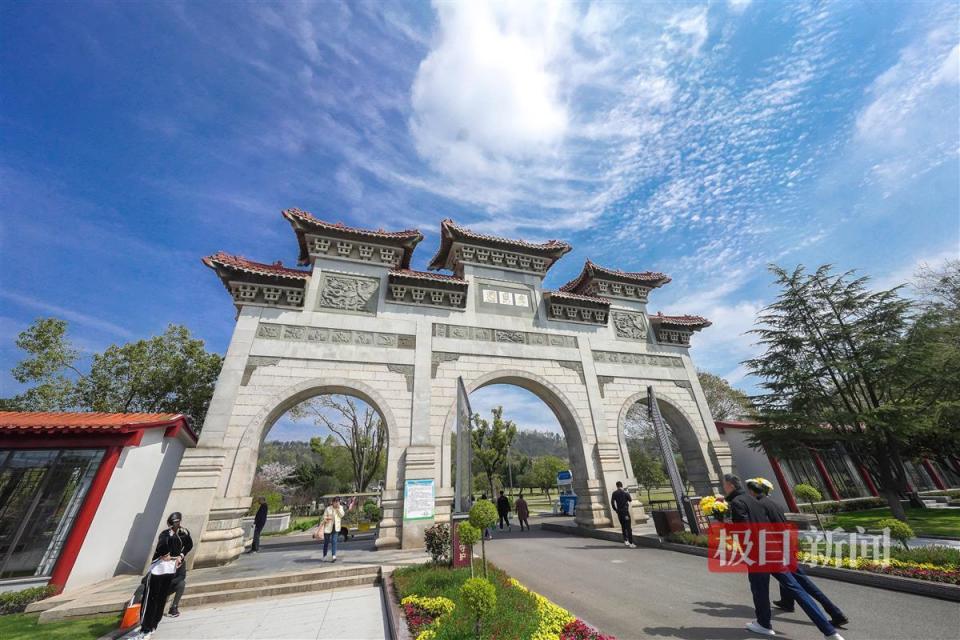 龙泉山孝恩园:让祭扫文明更有"温度",让鲜花丝带寄托哀思