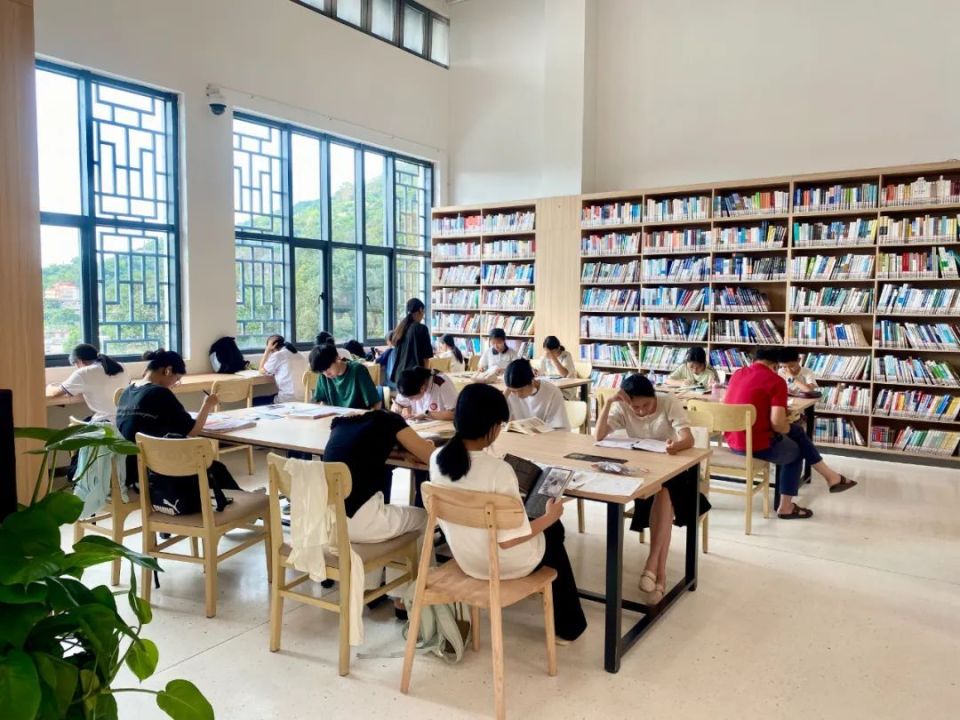 书香安溪:你在图书馆看书的样子真美