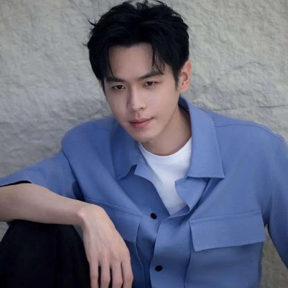 父子反目闹上法庭,"妹妹"变后妈,"京圈少爷"张若昀背后的痛苦你想象不