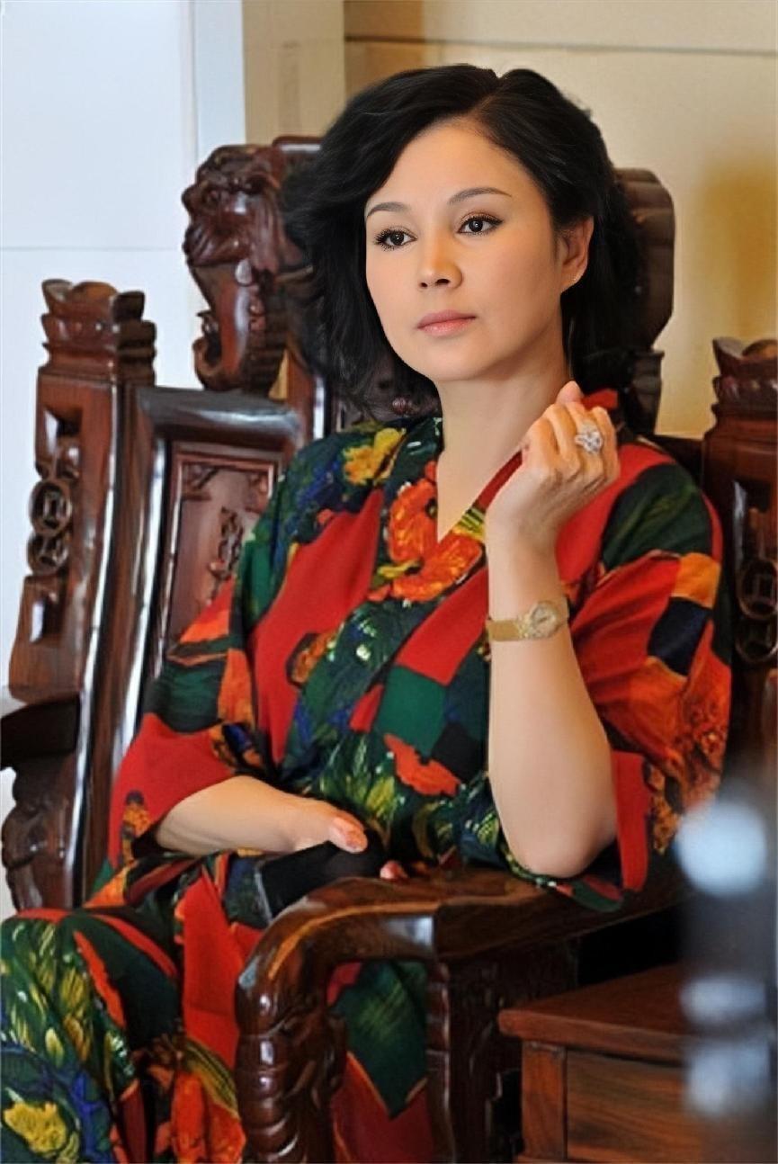 于小慧:月子期间办离婚,做单亲妈妈37年,如今儿子成她骄傲_腾讯新闻